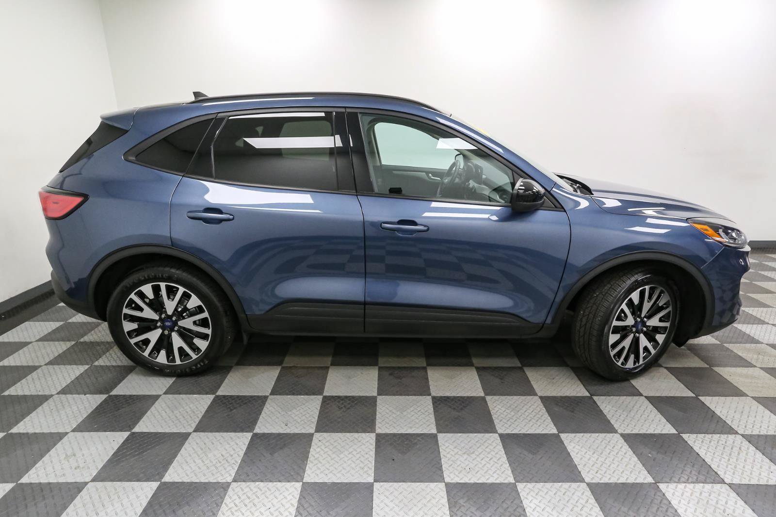 Used 2020 Ford Escape SE Sport AWD/4WD image 7