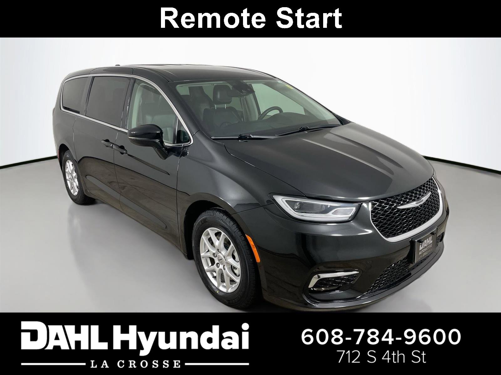 Used 2024 Chrysler Pacifica Touring-L image 1