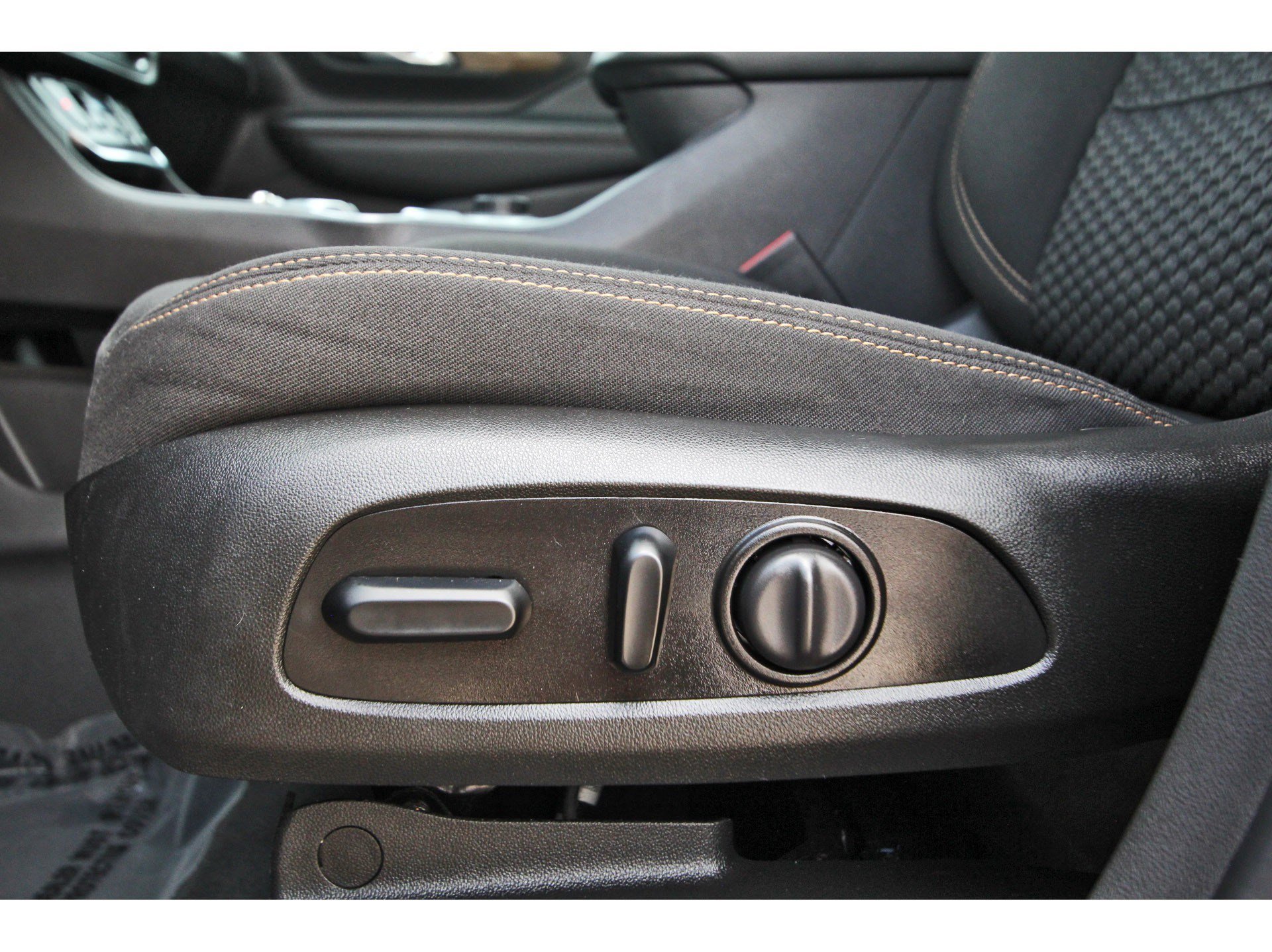 Used 2021 GMC Terrain SLE w/ Driver Convenience Package FWD image 25