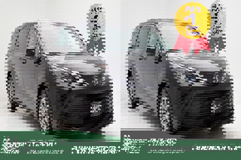 Used 2024 Toyota Sienna LE image 1