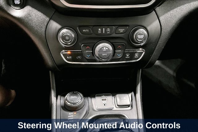 Used 2019 Jeep Cherokee Latitude w/ Comfort & Convenience Group AWD/4WD image 22