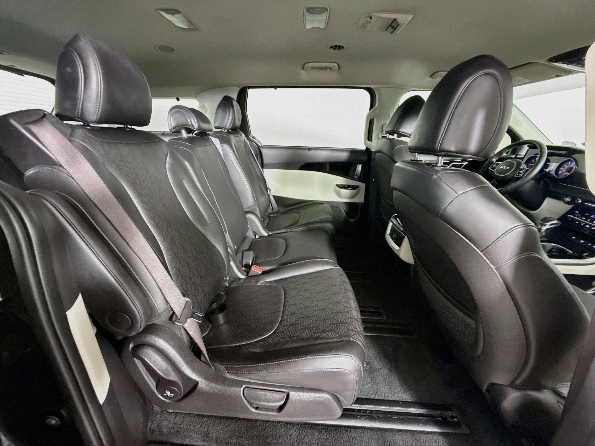 Used 2023 Kia Carnival EX FWD image 36