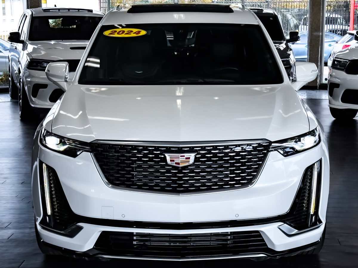 Used 2024 Cadillac XT6 Premium Luxury w/ Technology Package image 3