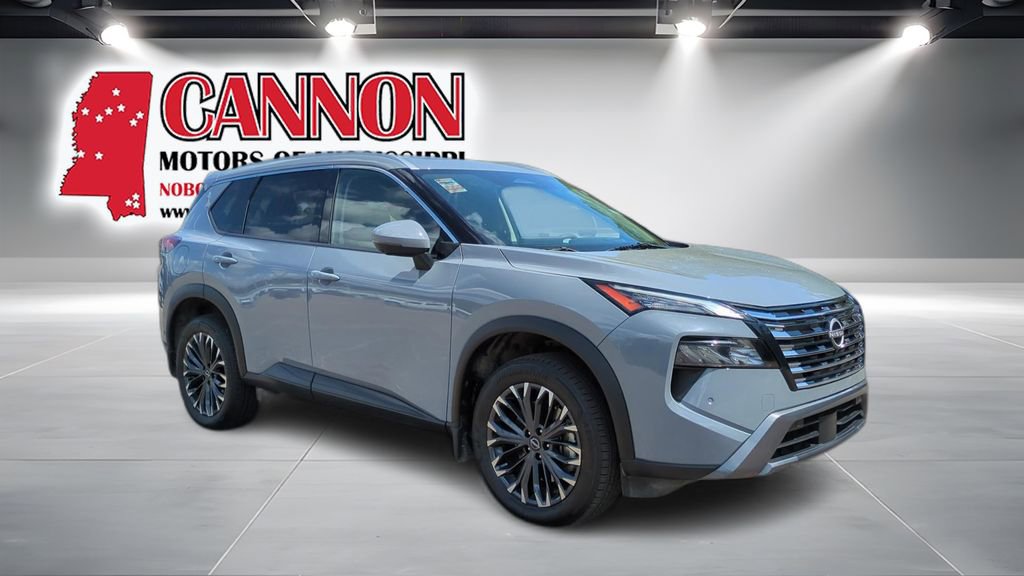 Used 2025 Nissan Rogue SL w/ Tech Package FWD image 3