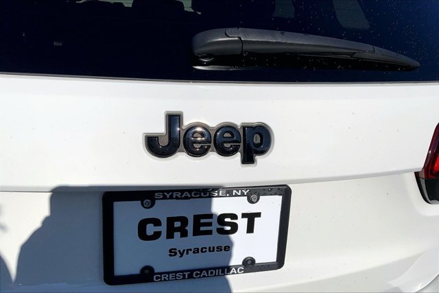 Used 2021 Jeep Grand Cherokee Laredo X AWD/4WD image 31