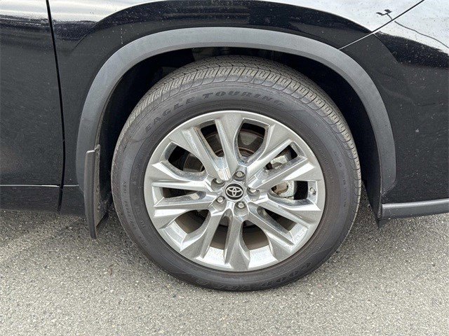 Used 2023 Toyota Highlander Limited image 7