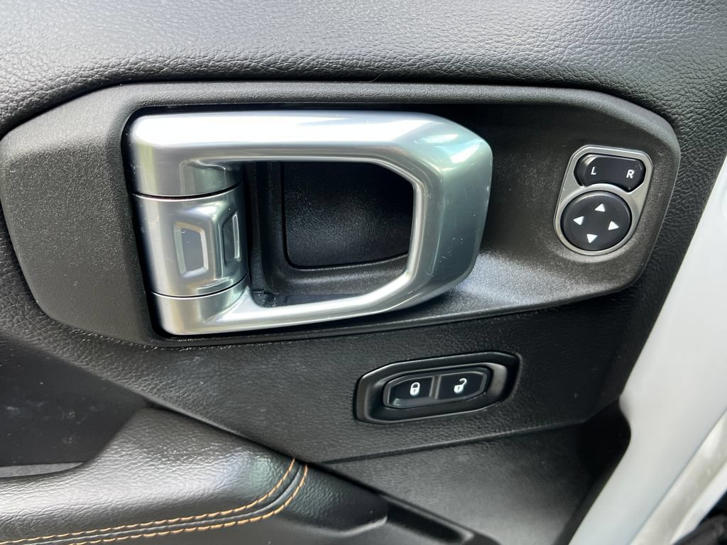 Used 2021 Jeep Gladiator Overland AWD/4WD image 12