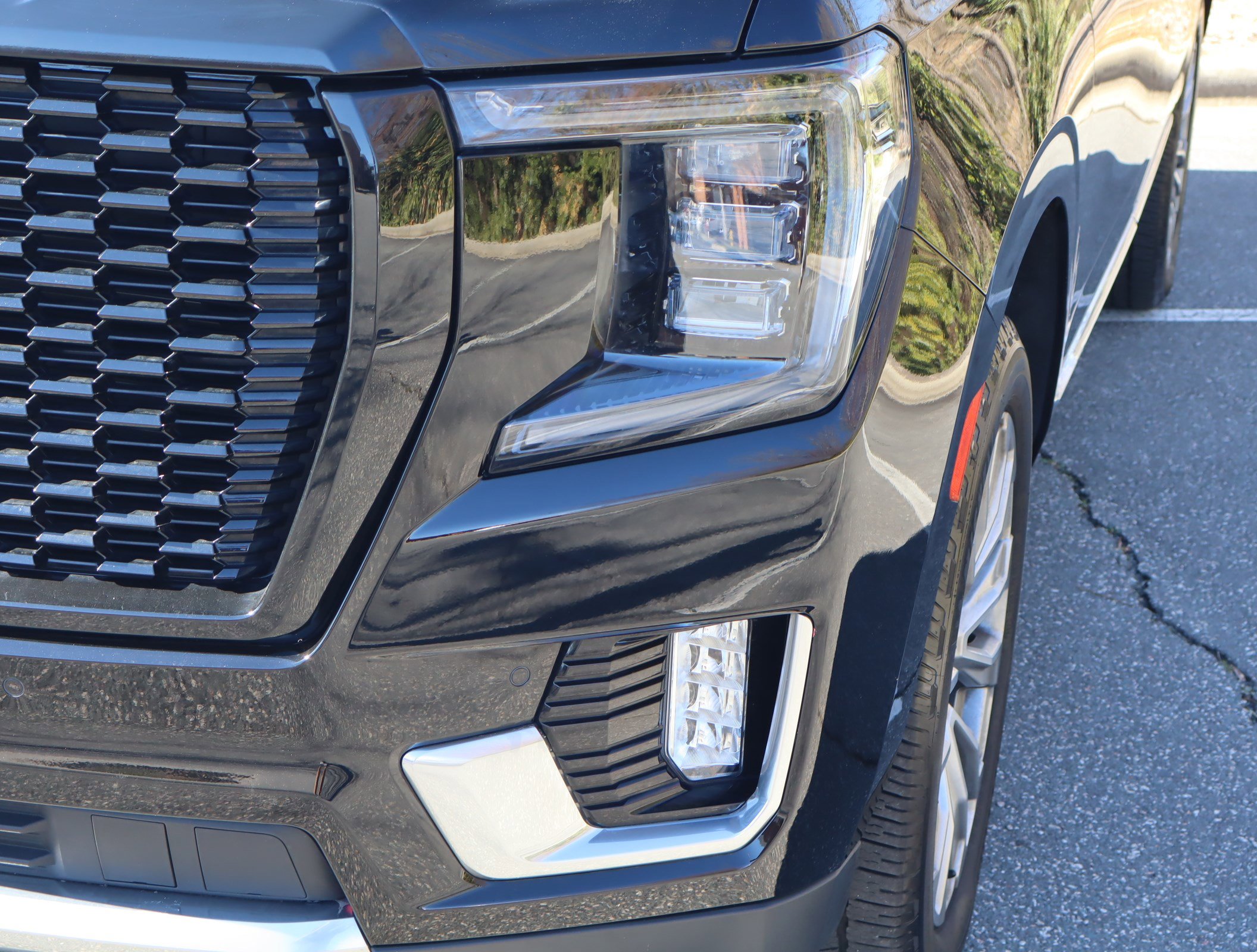 Used 2023 GMC Yukon XL Denali AWD/4WD image 12