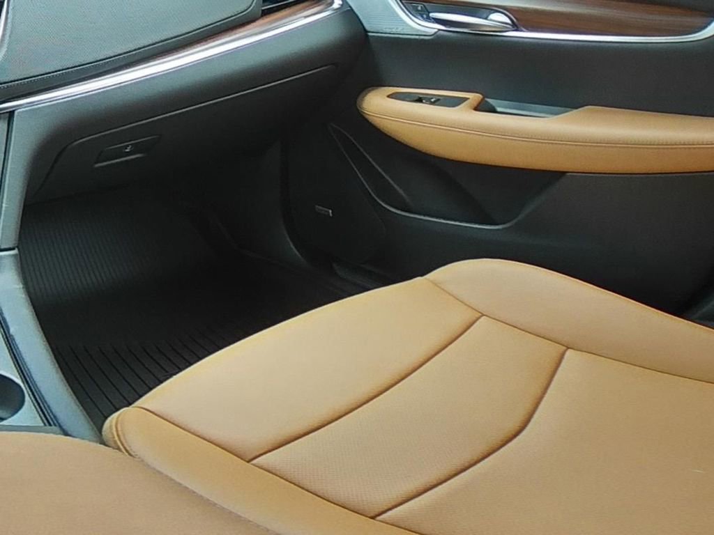 New 2025 Cadillac XT5 Premium Luxury w/ LPO, Floor Liner Package image 14