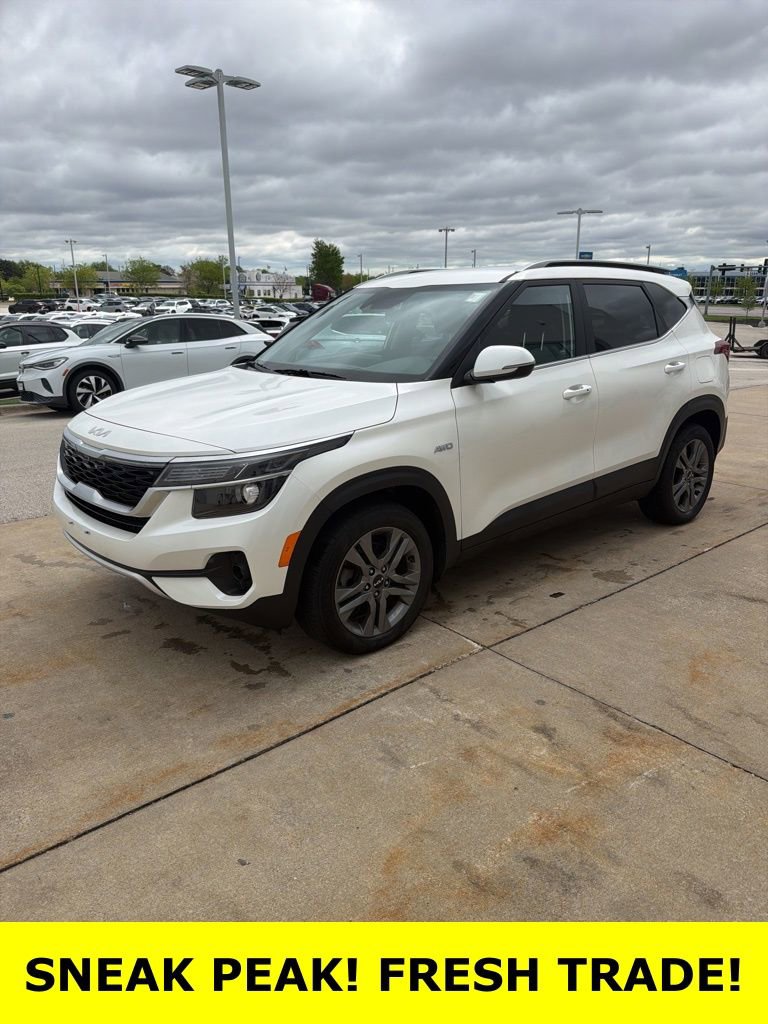 Used 2023 Kia Seltos S w/ Navigation Package AWD/4WD image 3