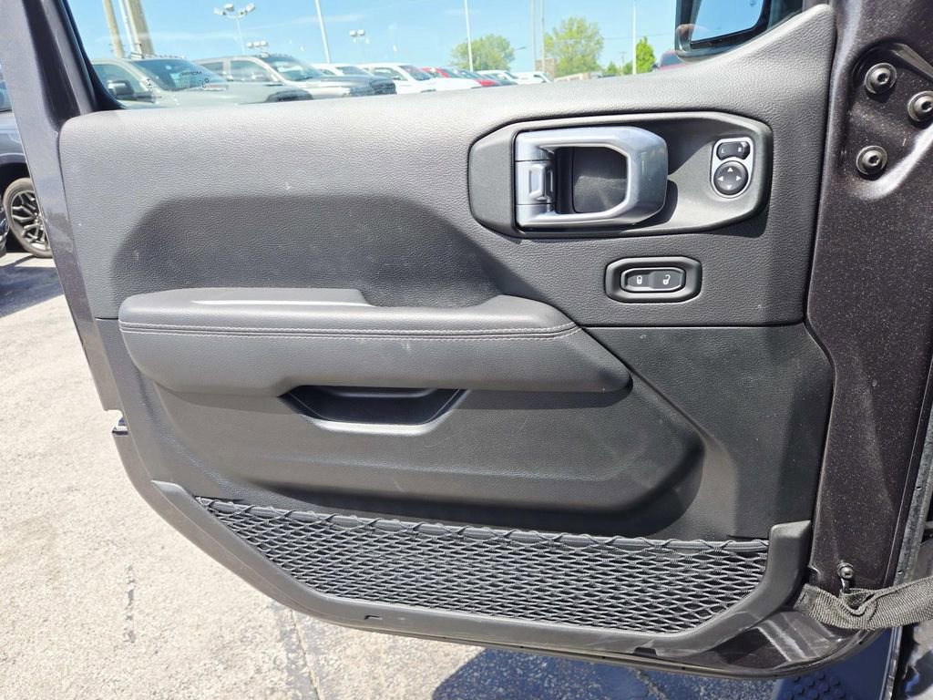 Used 2023 Jeep Wrangler Unlimited Sahara w/ Cold Weather Group AWD/4WD image 15