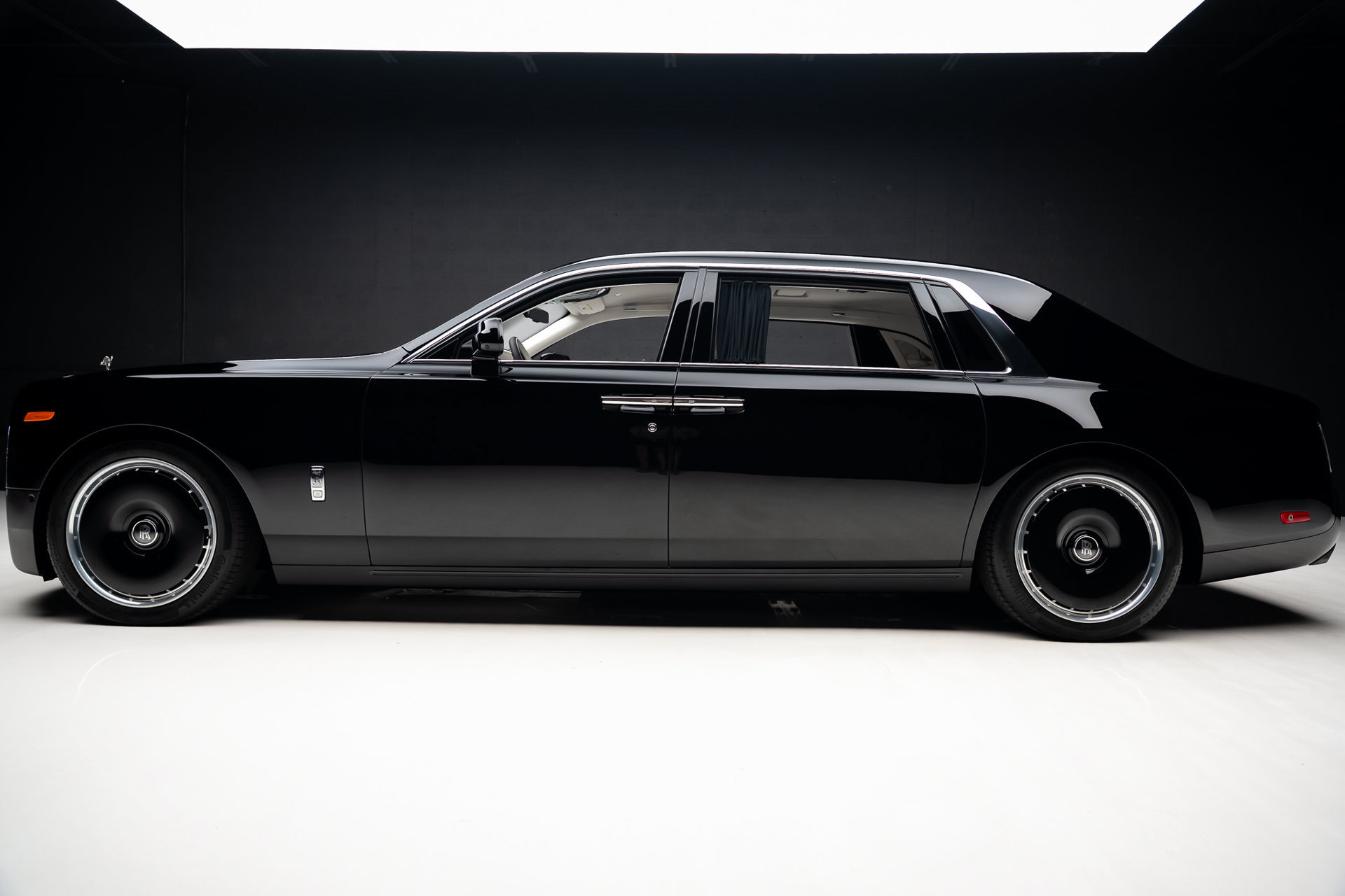 Used 2024 Rolls-Royce Phantom Extended Wheelbase RWD image 18
