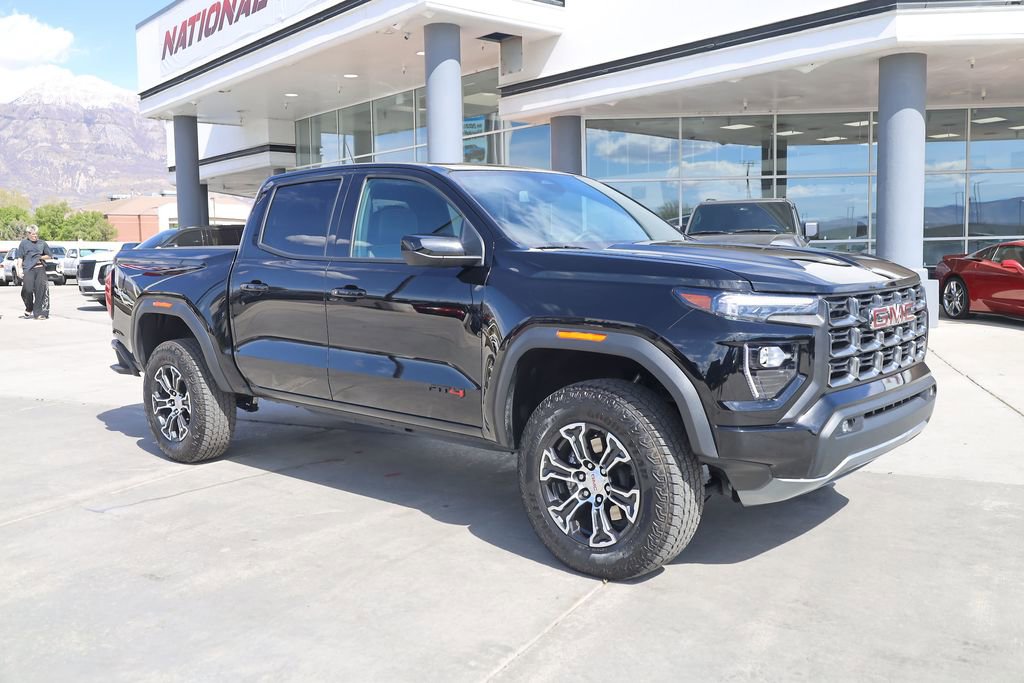 Used 2025 GMC Canyon AT4 image 8