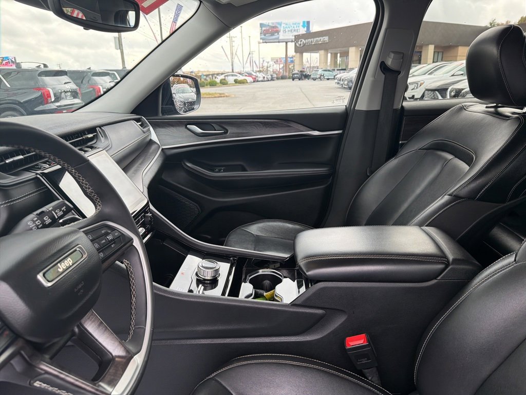 Used 2023 Jeep Grand Cherokee Limited image 24