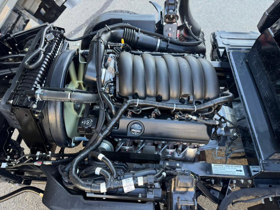 Used 2024 Isuzu NPR image 17