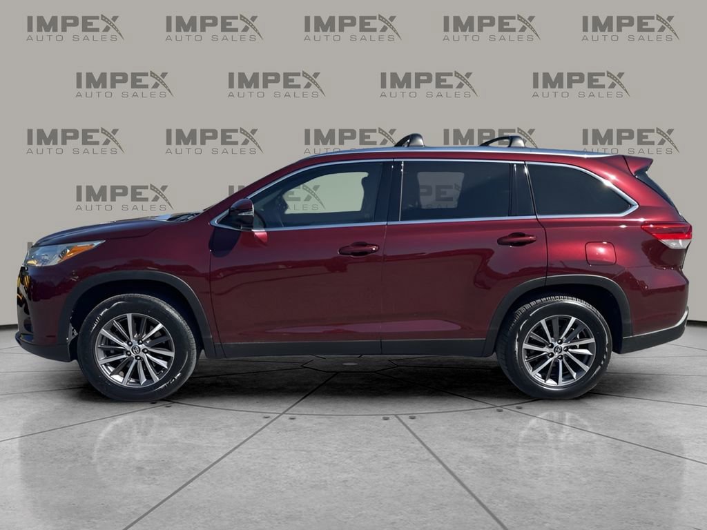Used 2019 Toyota Highlander XLE FWD image 2