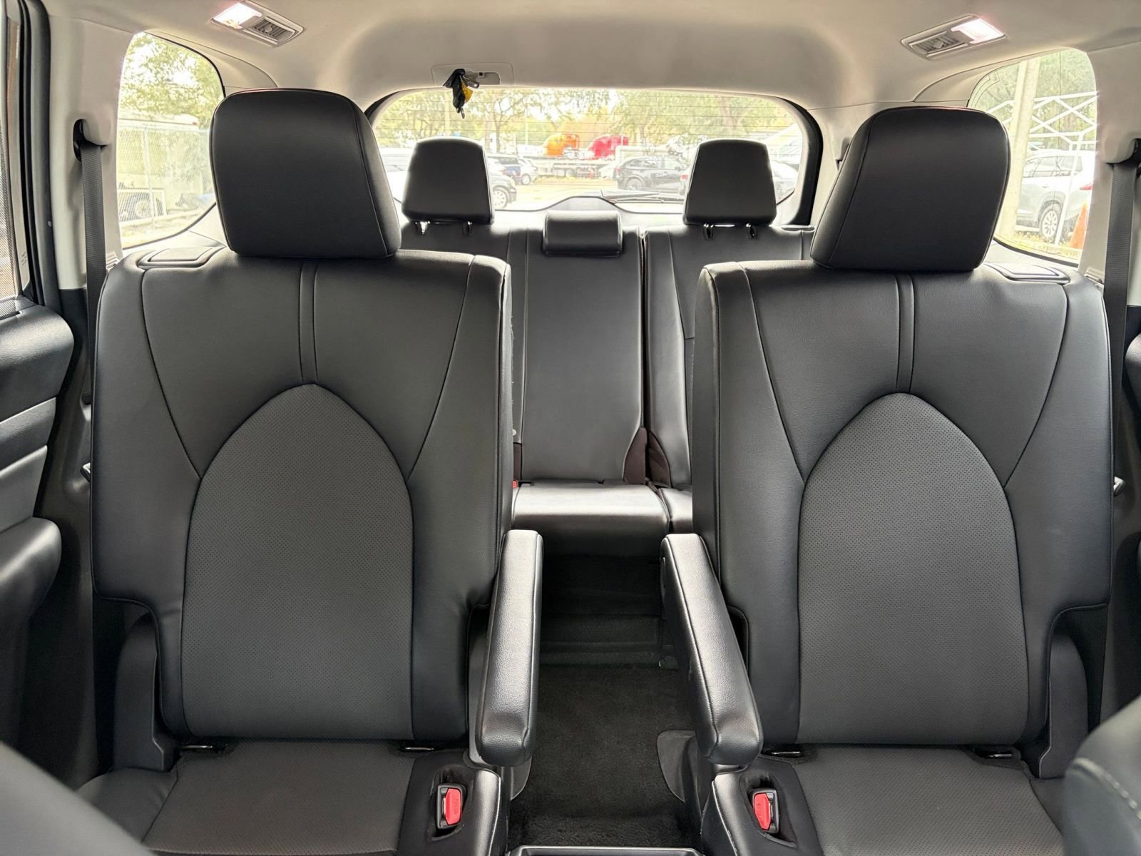 Used 2025 Toyota Grand Highlander FWD image 33