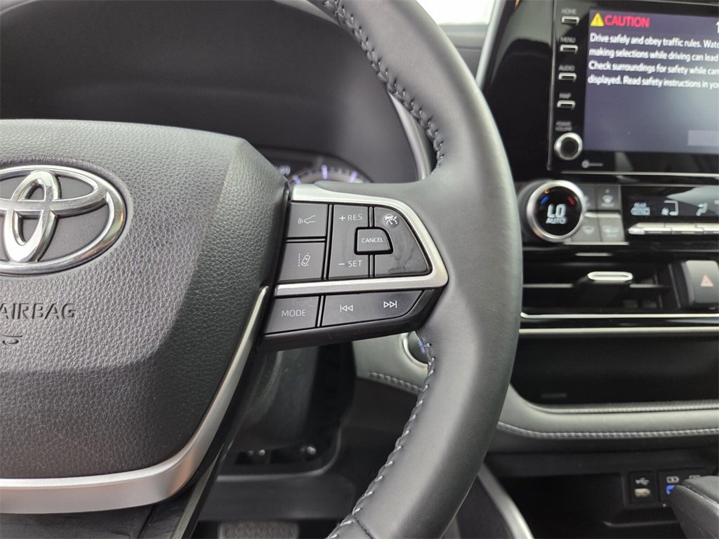 Used 2022 Toyota Highlander XLE image 30