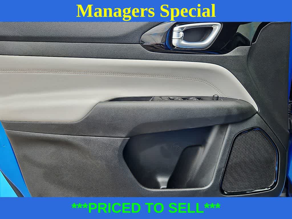Used 2025 Jeep Compass Limited AWD/4WD image 12