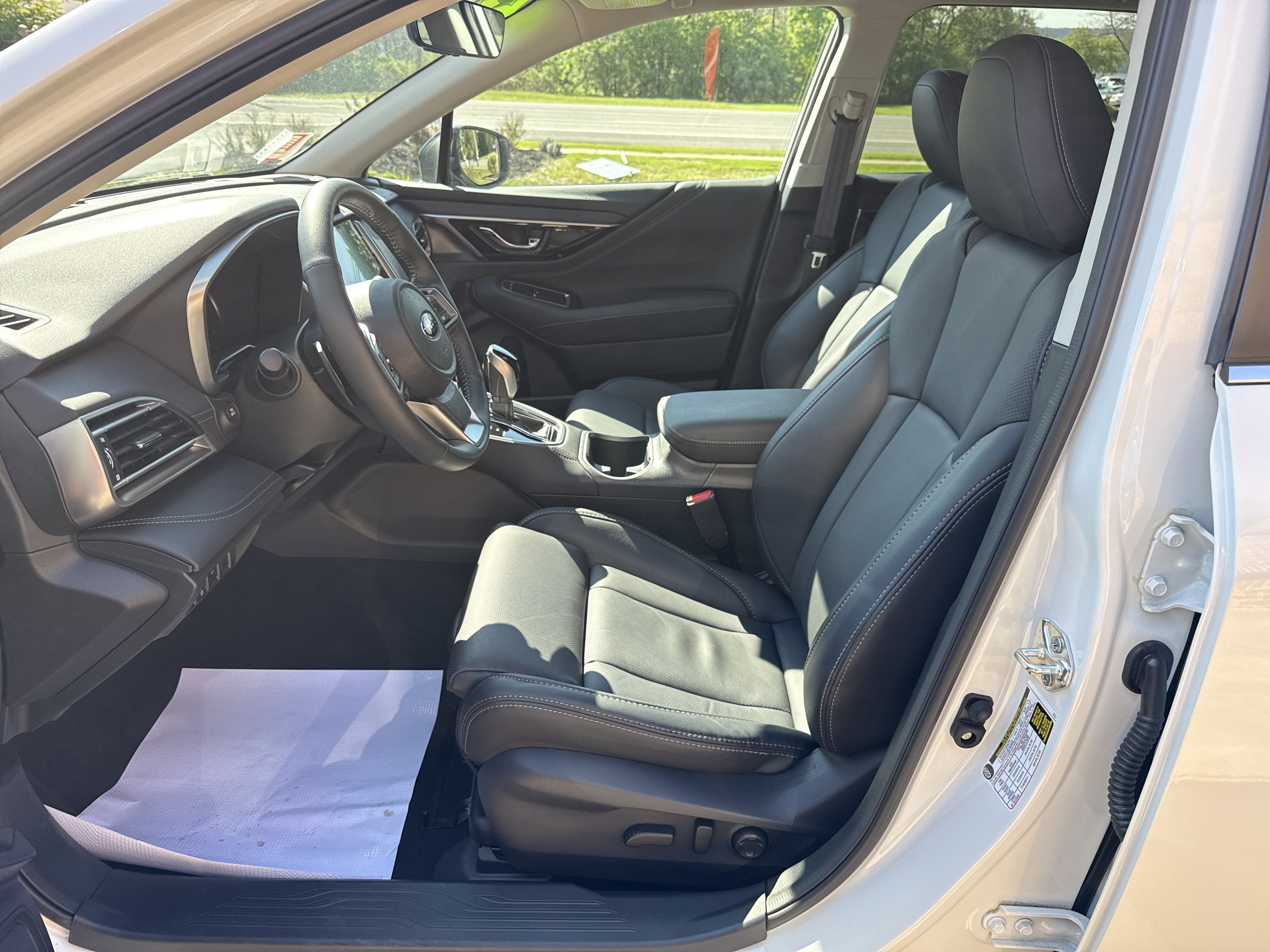 Used 2025 Subaru Outback Limited AWD/4WD image 12