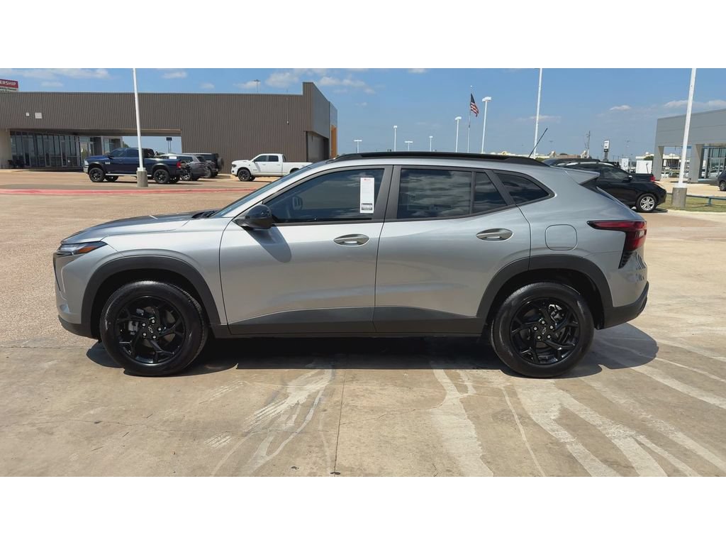 New 2026 Chevrolet Trax LT w/ Midnight Edition FWD image 5