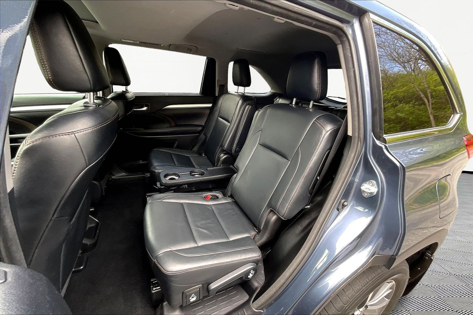 Used 2018 Toyota Highlander XLE image 22
