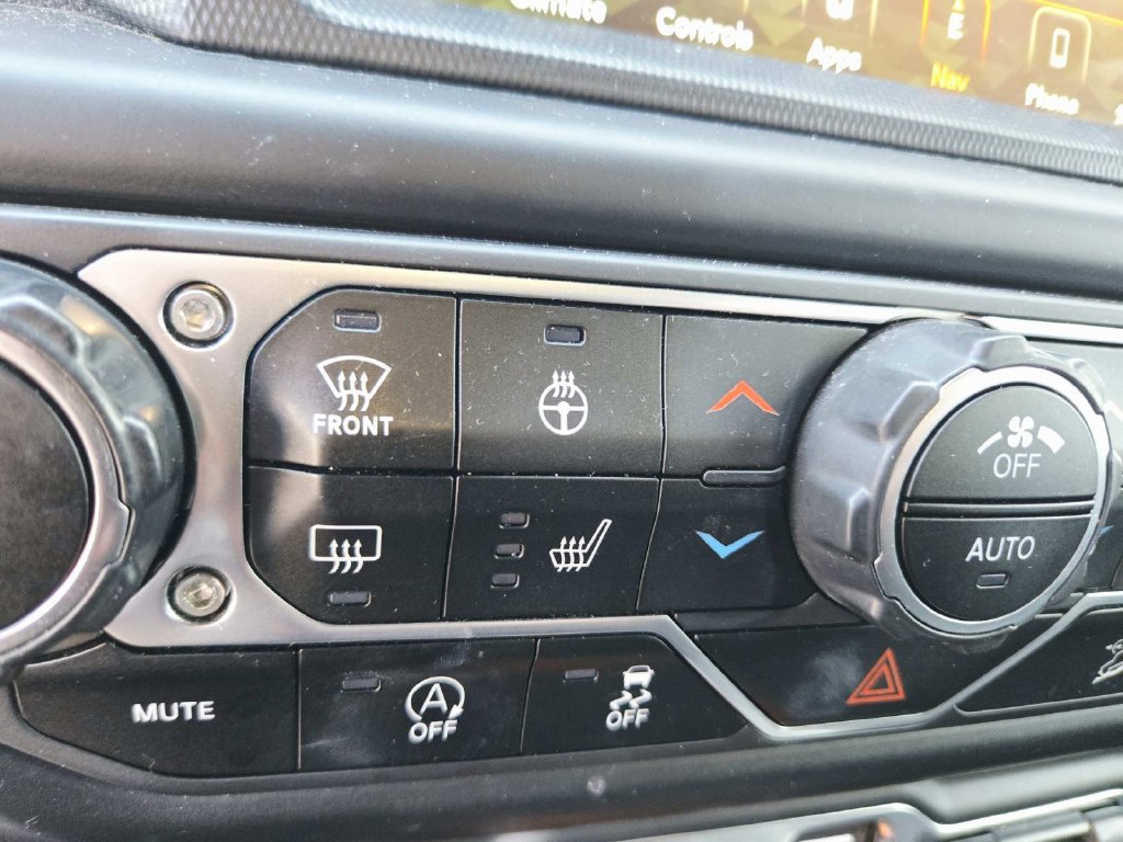Used 2020 Jeep Wrangler Unlimited Sahara AWD/4WD image 33
