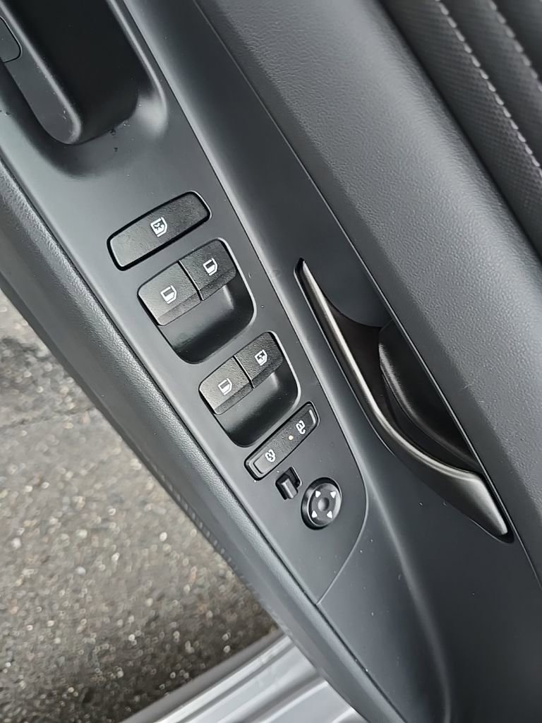 Certified 2025 Hyundai Elantra SEL image 23