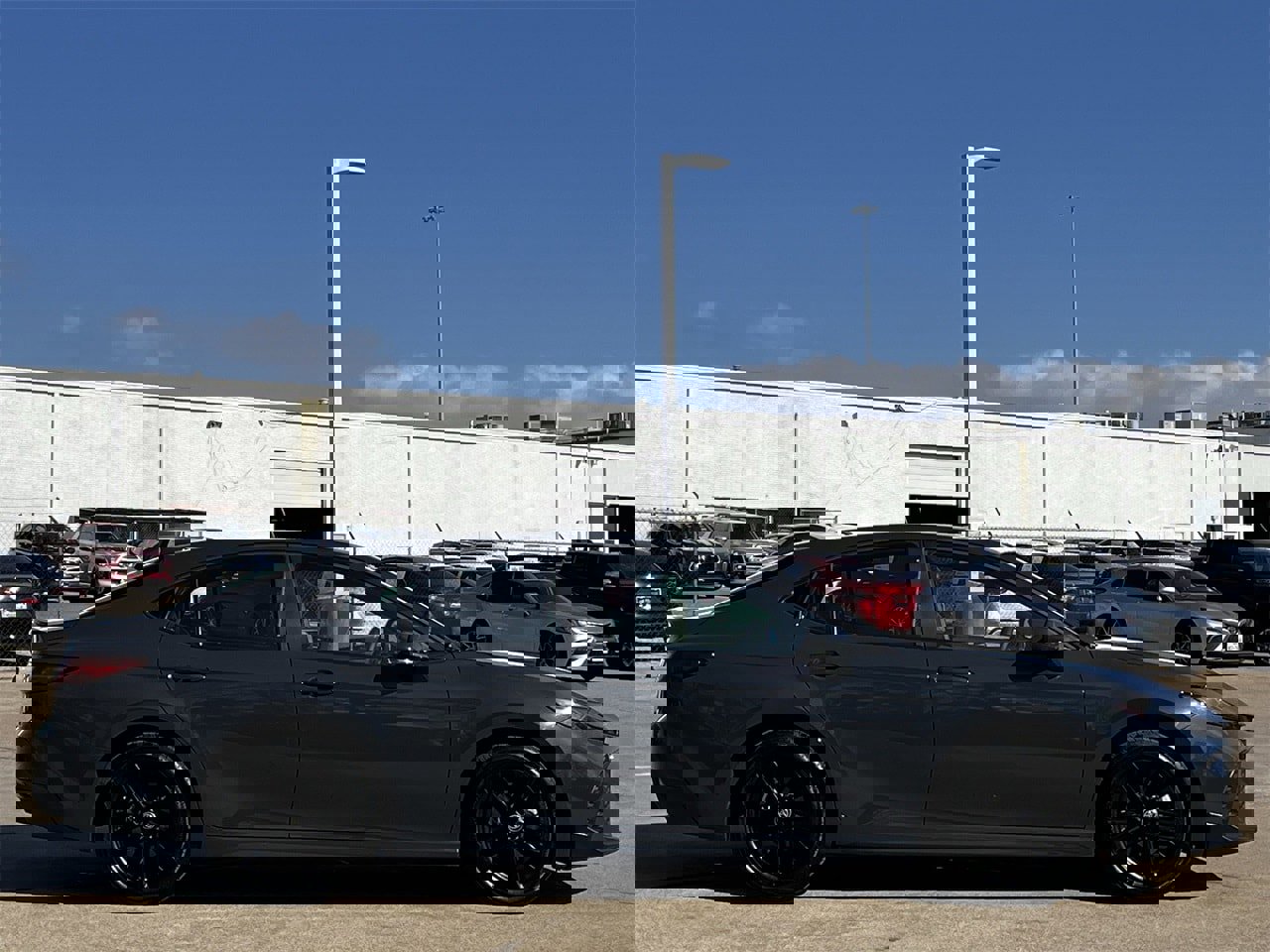 Used 2025 Toyota Camry SE image 3