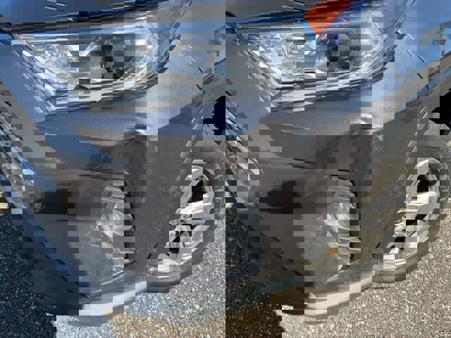 Used 2021 Toyota RAV4 XLE Premium image 2