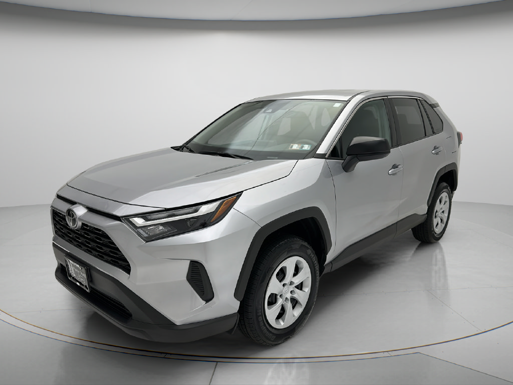 Used 2025 Toyota RAV4 LE AWD/4WD image 3
