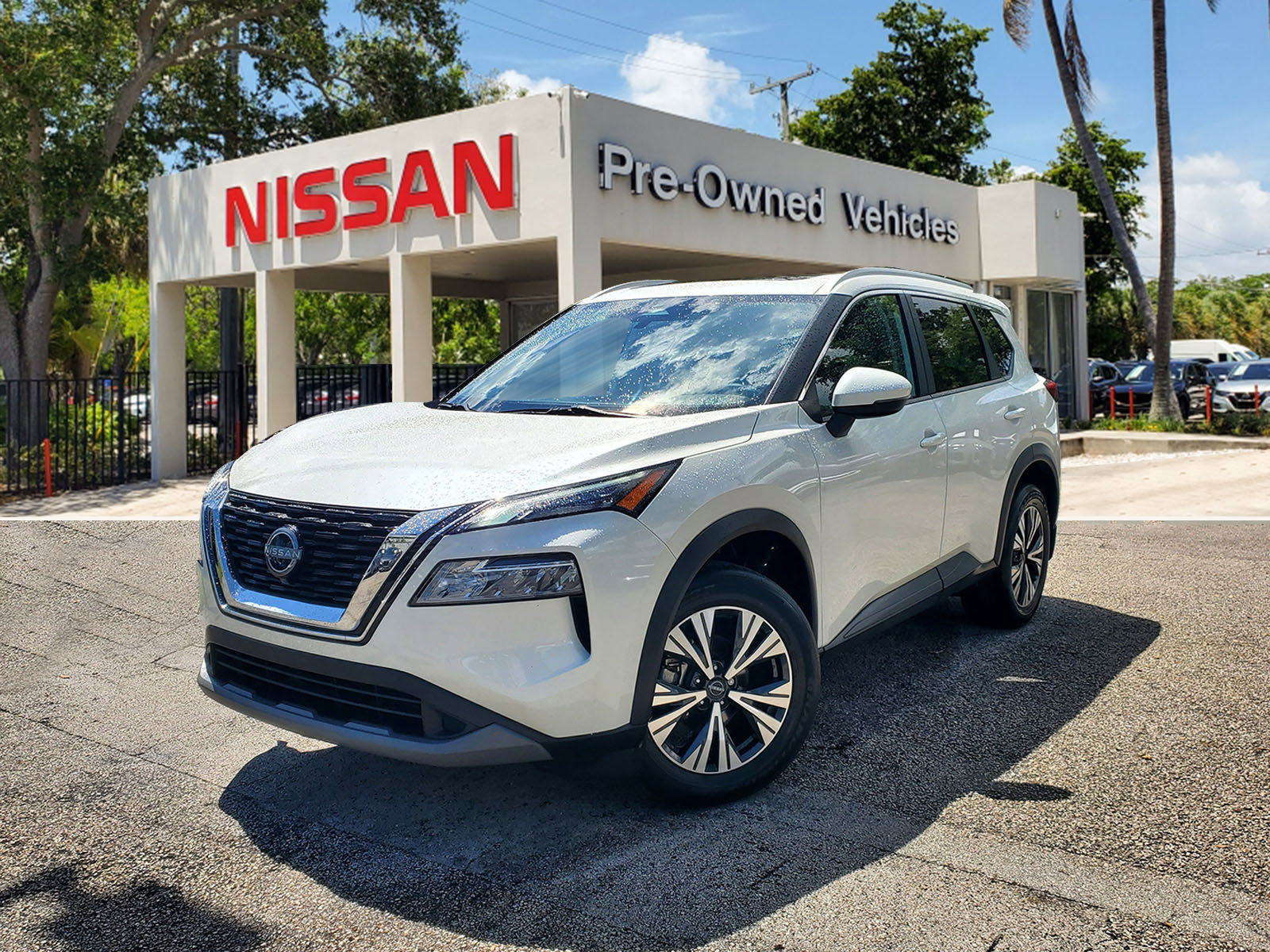 Used 2022 Nissan Rogue SV w/ SV Premium Package image 1