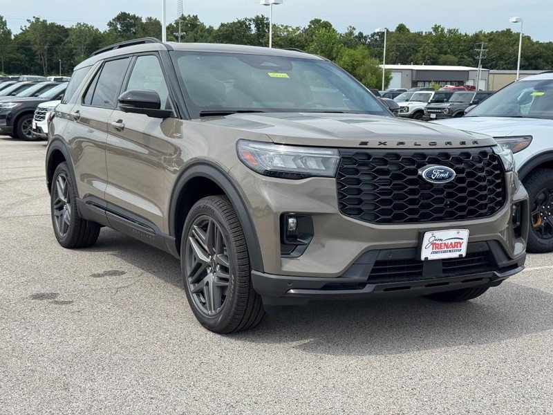 New 2026 Ford Explorer ST-Line w/ ST-Line Street Pack AWD/4WD image 2