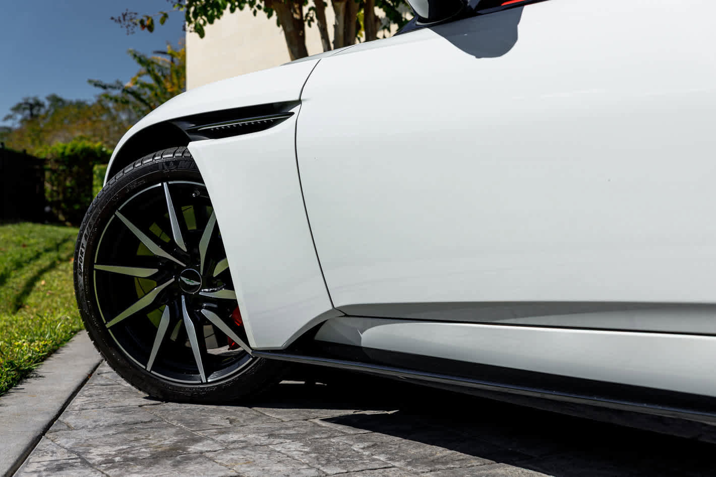 Used 2019 Aston Martin DB11 Volante image 33