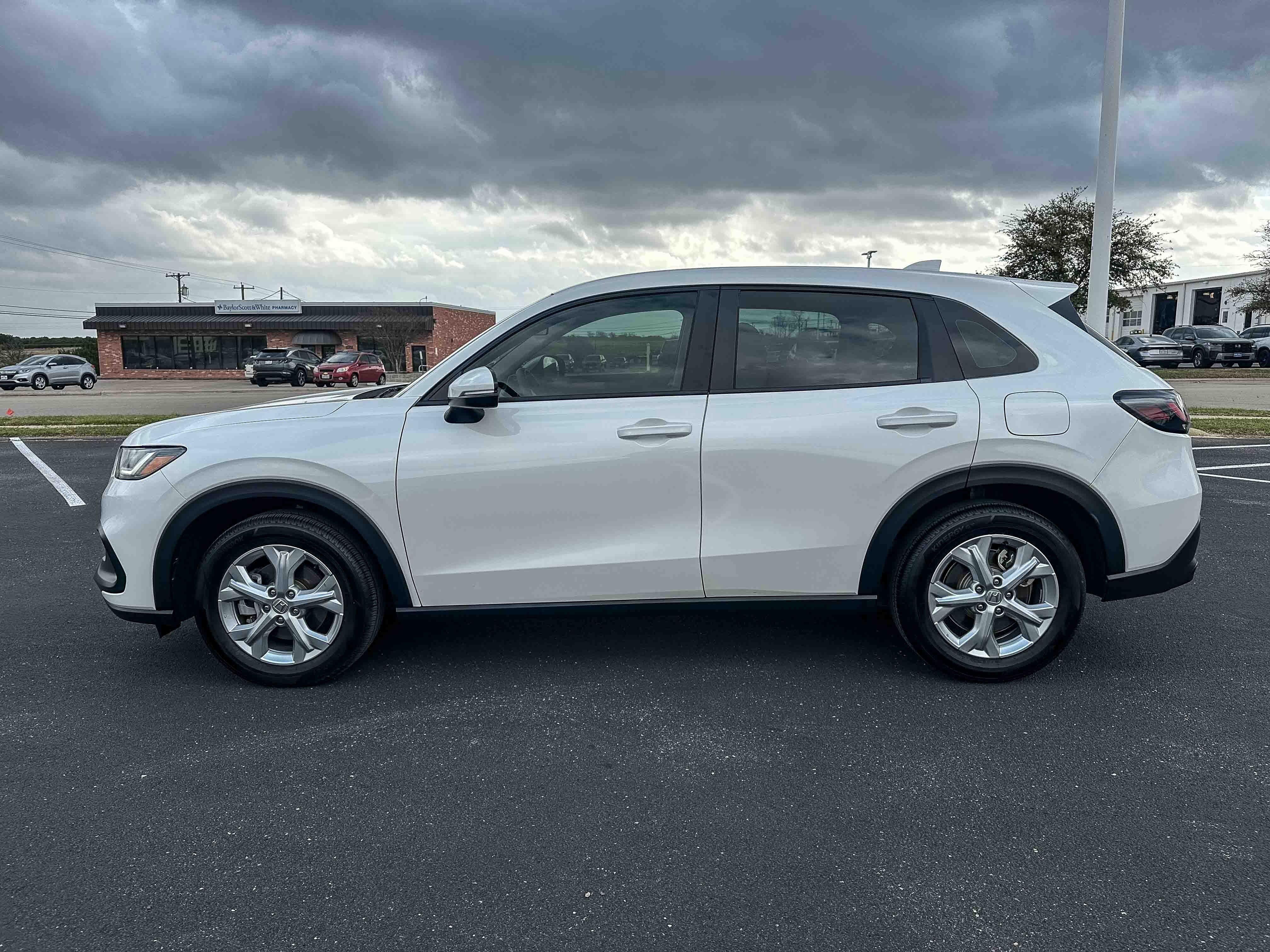 Certified 2025 Honda HR-V LX image 9