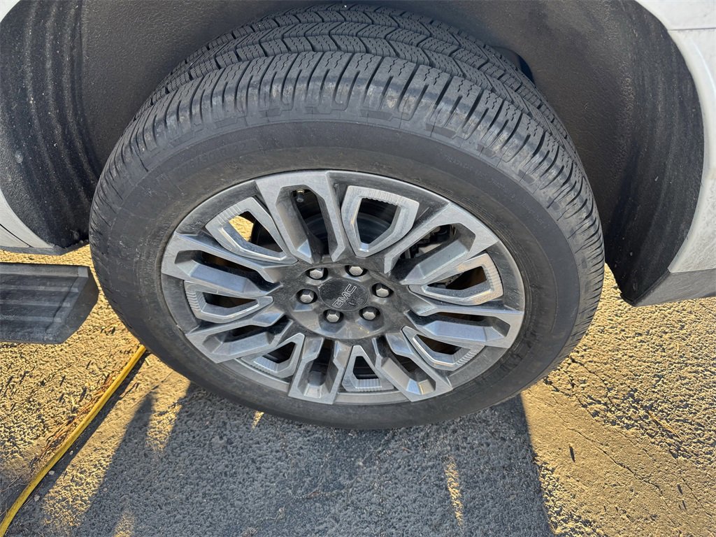 Used 2023 GMC Yukon Denali Ultimate image 12