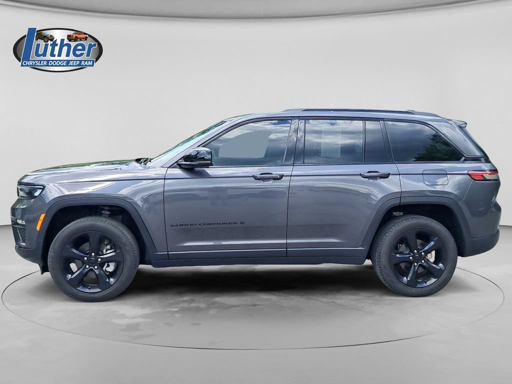 Used 2023 Jeep Grand Cherokee Limited w/ Black Appearance Package AWD/4WD image 2