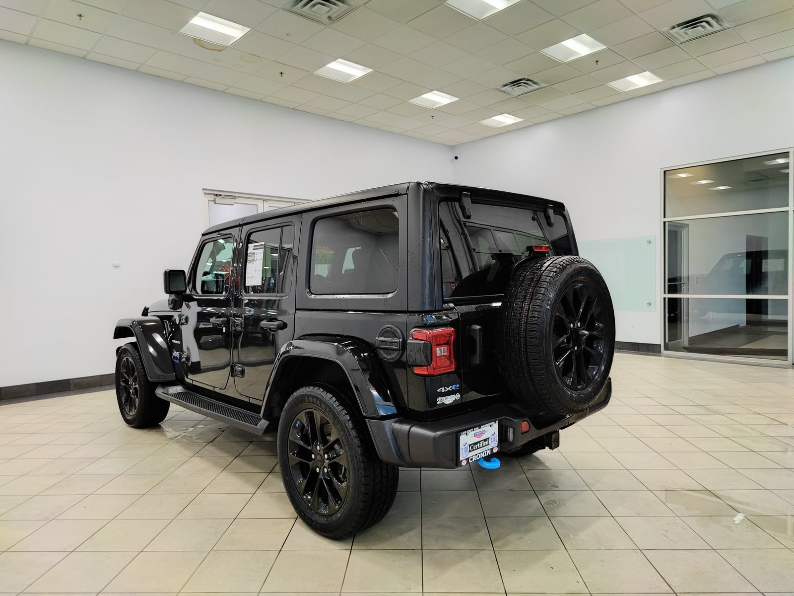 Used 2022 Jeep Wrangler Unlimited Sahara AWD/4WD image 5