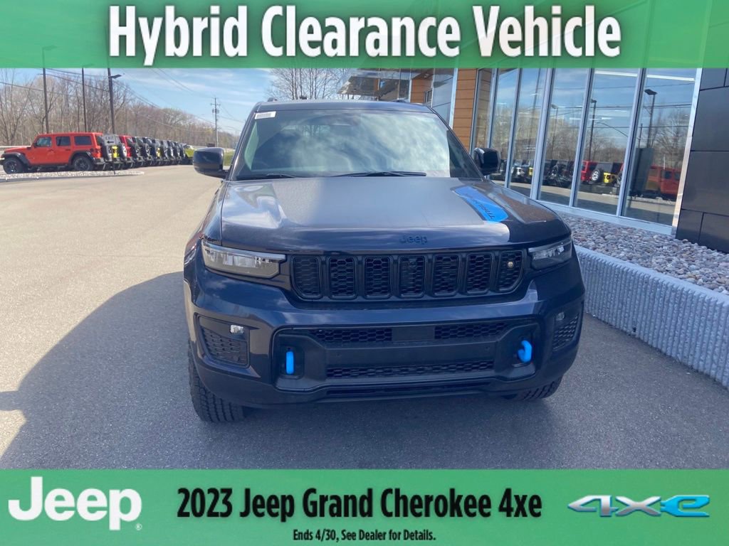 New 2023 Jeep Grand Cherokee Trailhawk w/ Advanced Protech Group II image 2