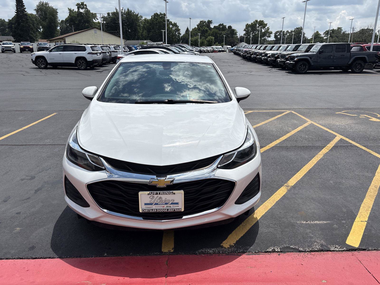 Used 2019 Chevrolet Cruze LT w/ LT True North Edition FWD image 2
