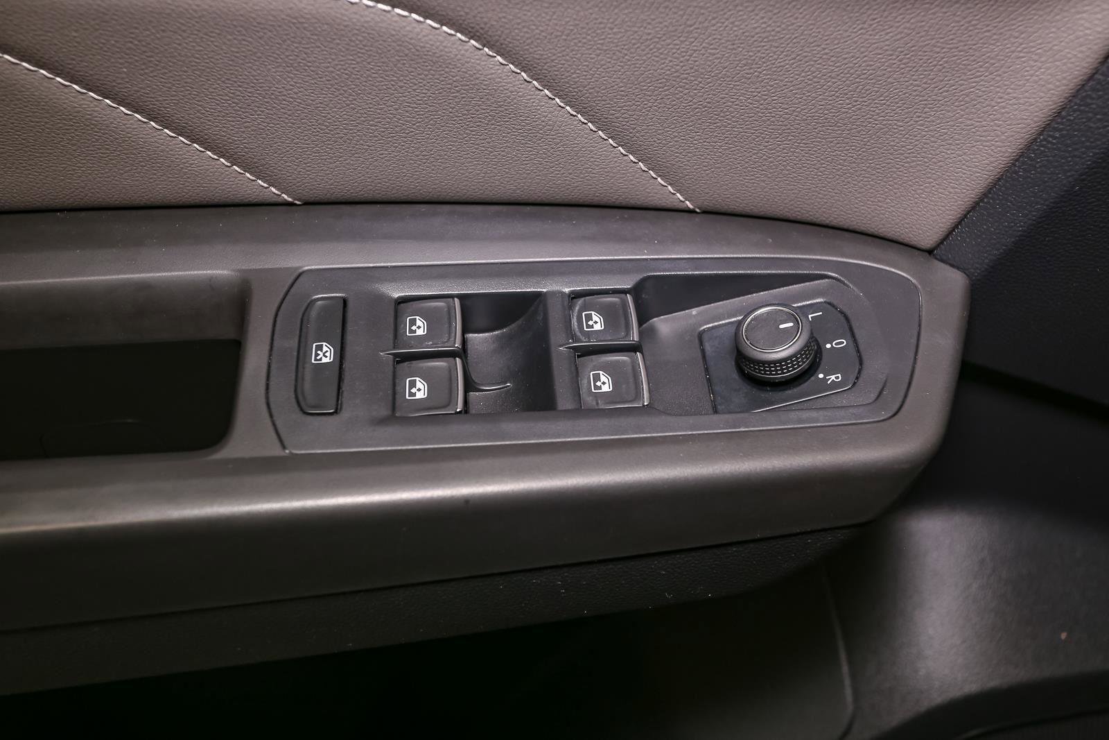 Certified 2023 Volkswagen Atlas Cross Sport SE image 39