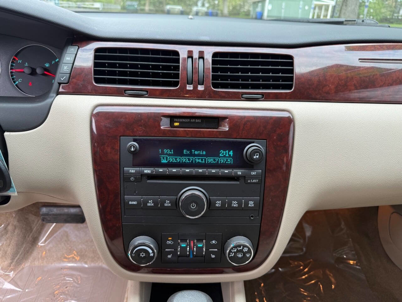 Used 2009 Chevrolet Impala LT w/ Luxury Edition Package FWD image 21