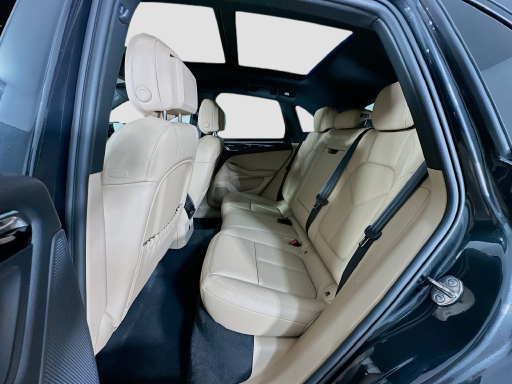 Certified 2026 Porsche Macan AWD/4WD image 24