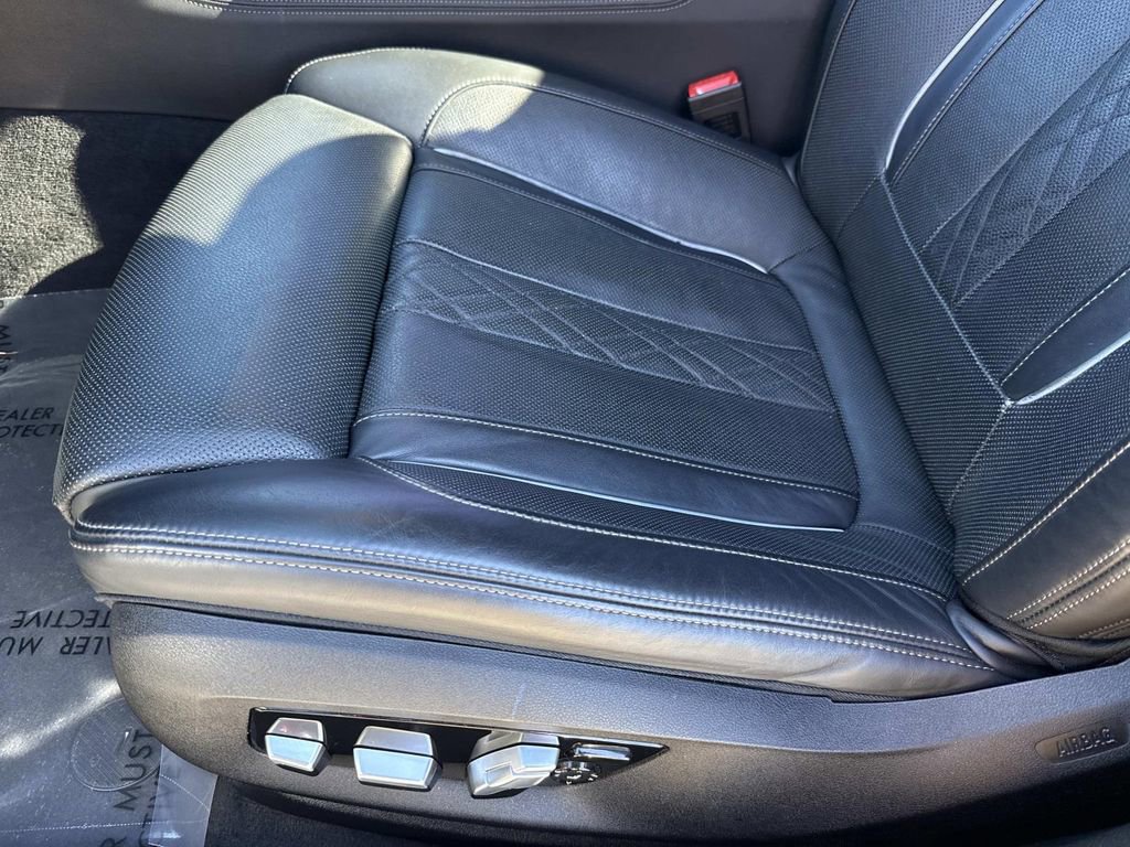 Used 2022 BMW 750i xDrive w/ Executive Package image 28
