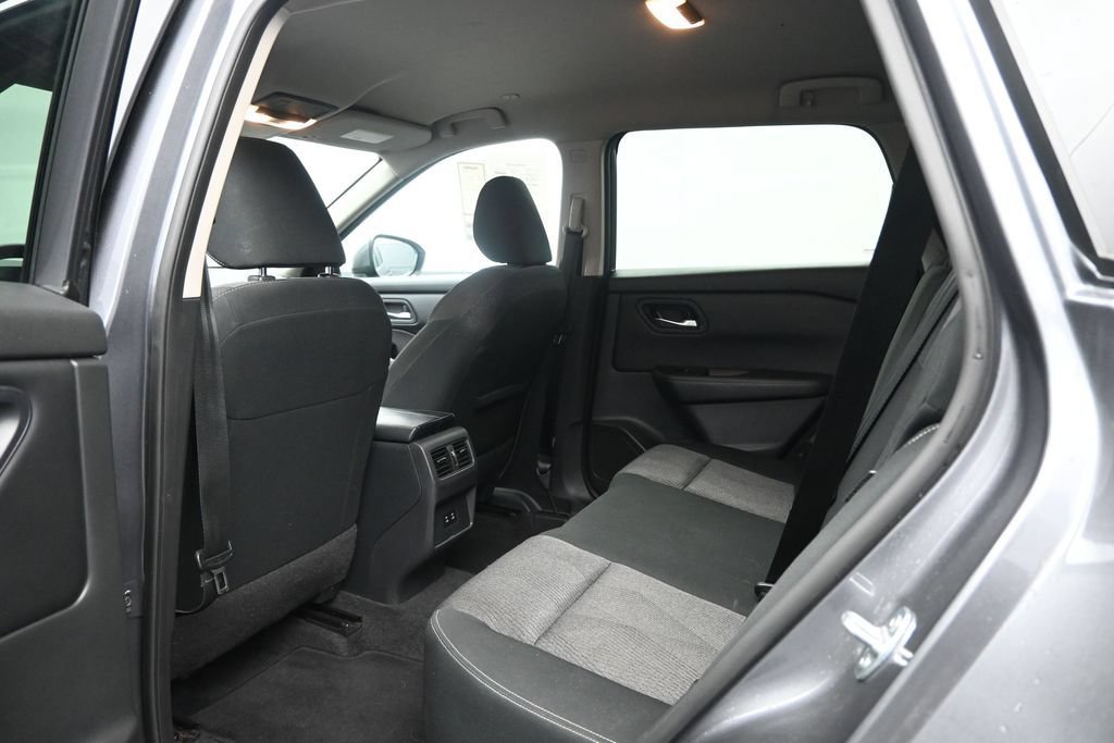 Used 2024 Nissan Rogue SV FWD image 25