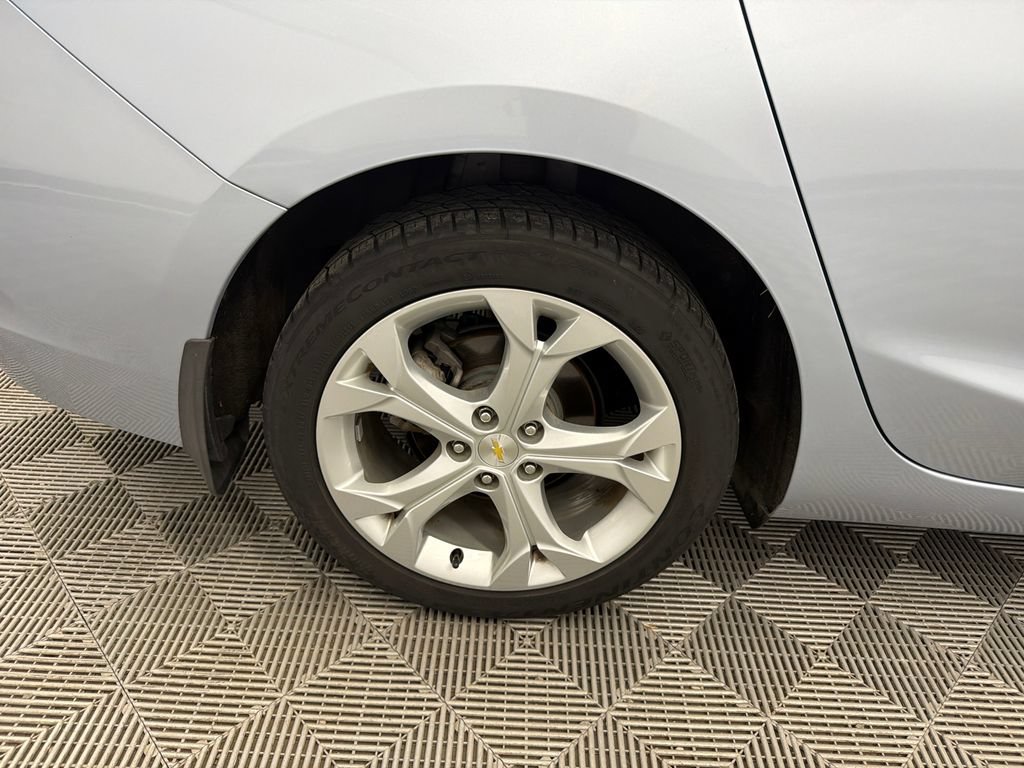 Used 2017 Chevrolet Cruze Premier FWD image 19