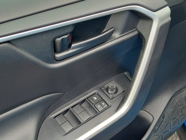 Used 2020 Toyota RAV4 LE w/ Carpet Mat Package FWD image 15
