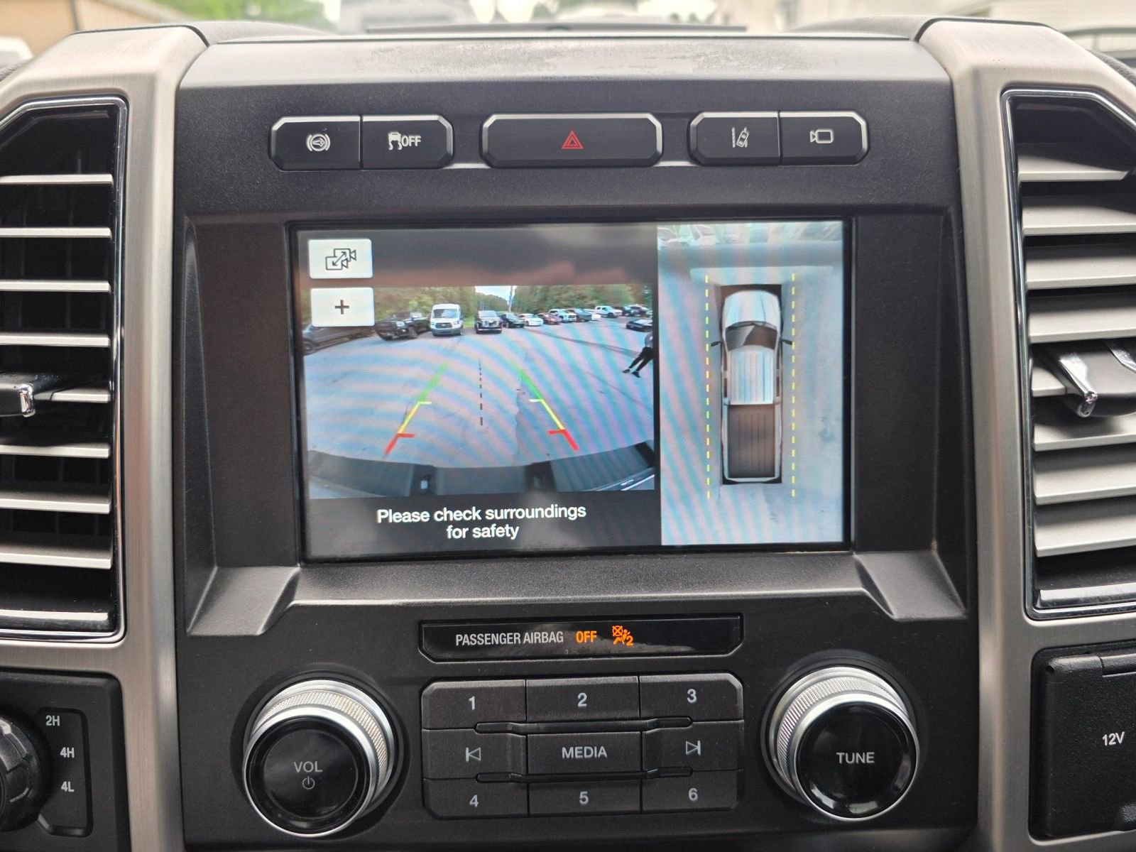 Used 2019 Ford F350 Platinum w/ Platinum Ultimate Package AWD/4WD image 25