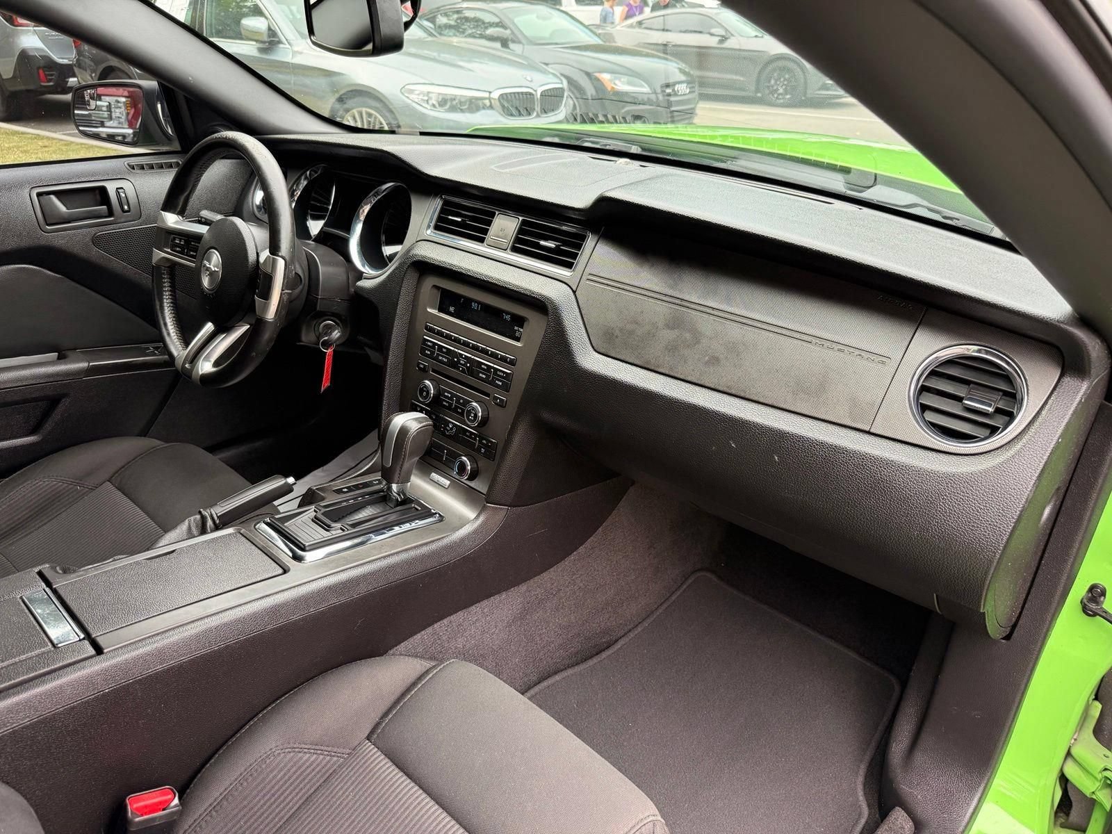 Used 2013 Ford Mustang Coupe RWD image 21