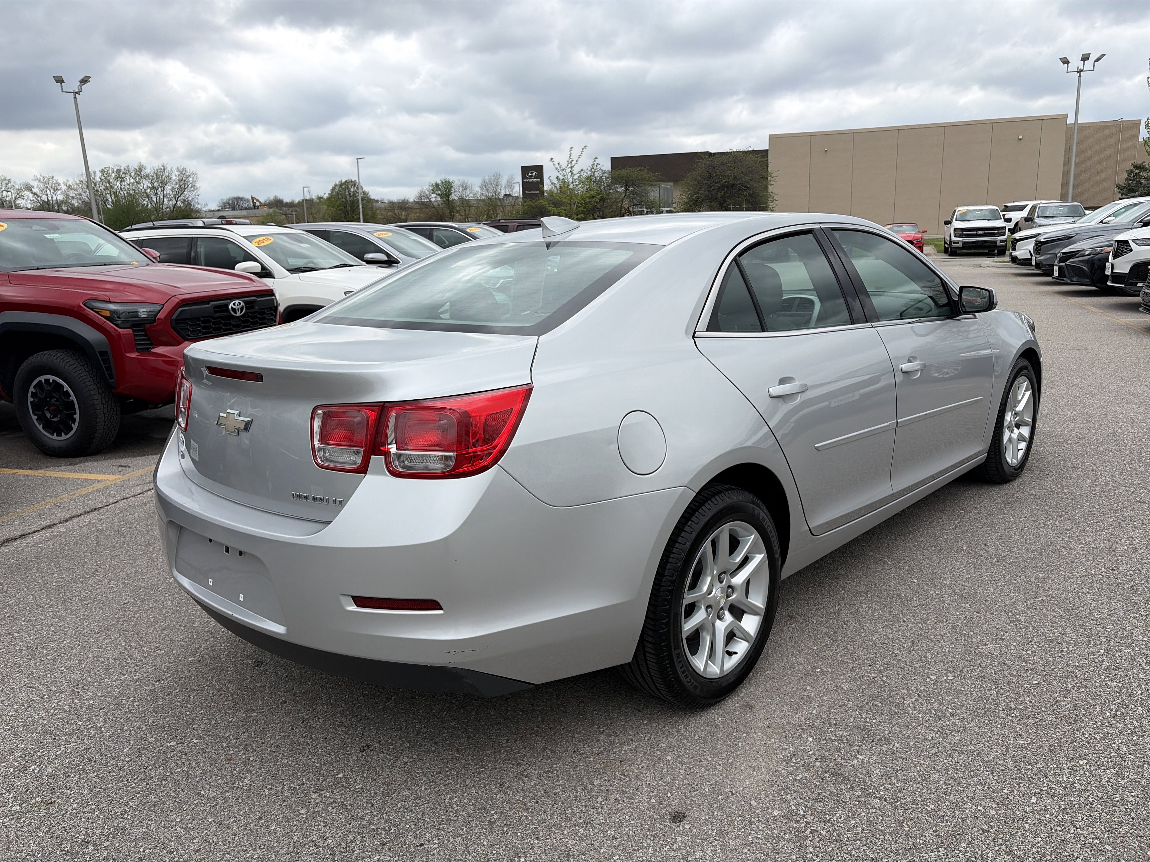 Used 2016 Chevrolet Malibu LT w/ Power Convenience Package FWD image 5